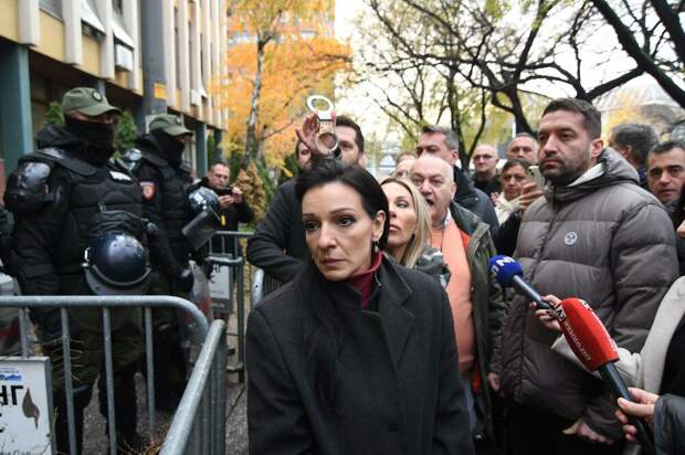 Сербская оппозиционерка безмерно гордится тем, что её позвали к Рокфеллеру и Клинтон