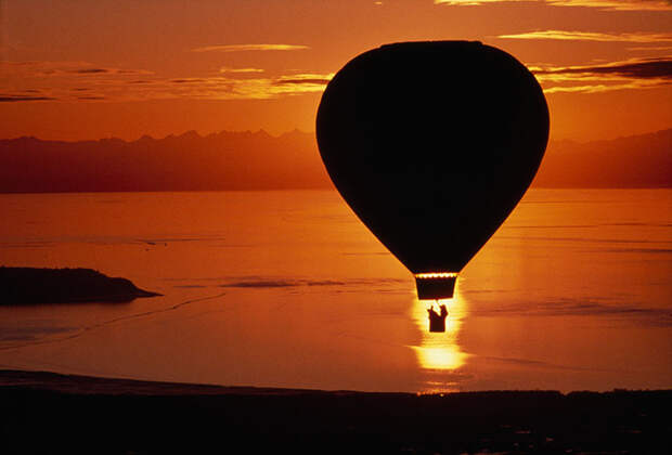 61. Воздушный шар из Аляски летит над заливом Кука, 1986 national geographic, история, природа, фотография