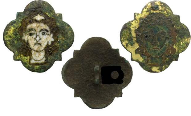 В Смоленске археологи нашли старинные украшения (фото)