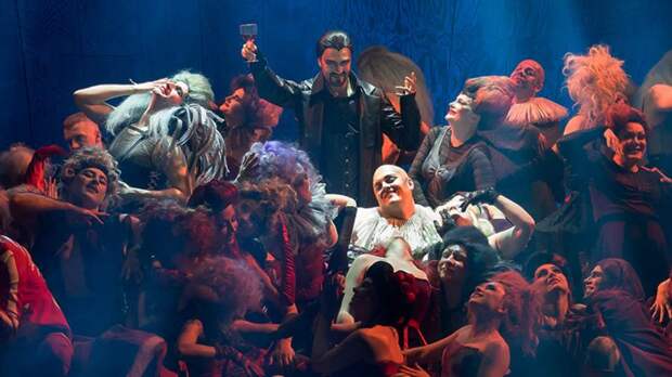 Дьявол носит мота: в «Геликоне» поставили последнюю оперу Стравинского