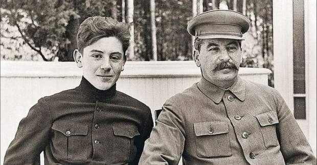 Трагедия, окутанная тайной: как амбиции сына Сталина стоили жизни целой хоккейной команде