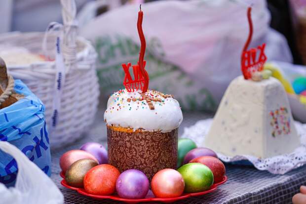 Священник Козлов: перед Пасхой можно освятить яйца, куличи и любую другую еду