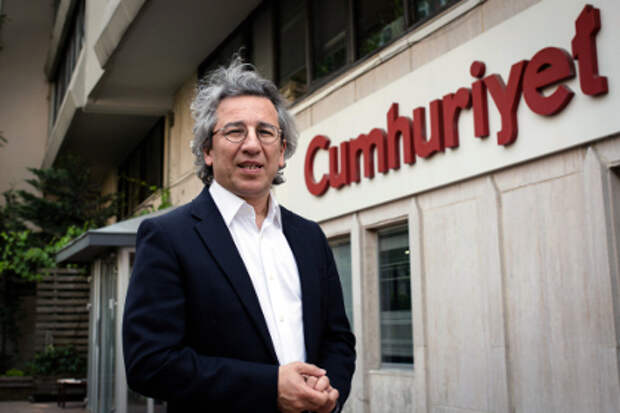 Главный редактор газеты Cumhuriyet Джан Дюндар