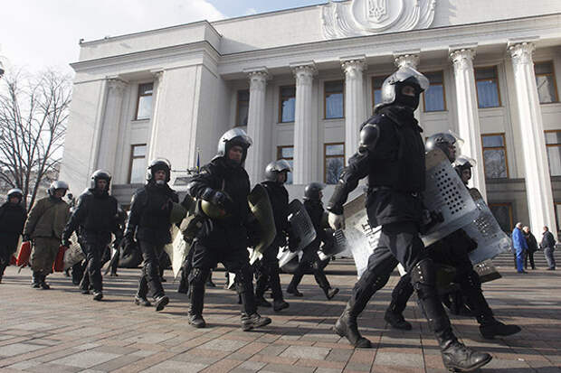 Правительственный квартал в центре Киева перешел на осадное положение