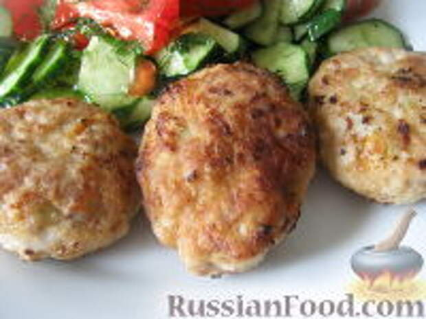 Фото к рецепту: Котлеты мясные "Особые" с кабачками