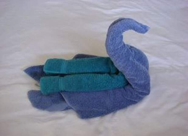 как сделать лебедя из полотенца 9