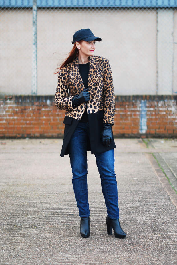 Leopard print coat with baseball cap and jeans