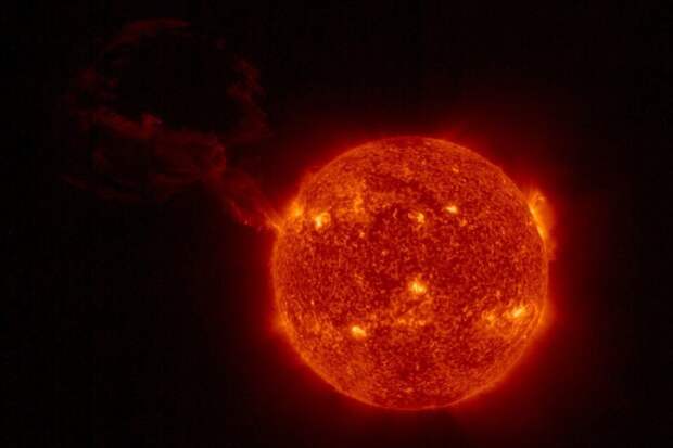 Удар тяжелыми частицами от Солнца по Земле: что известно о событии