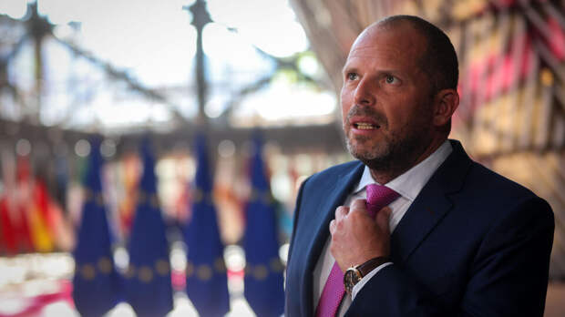 Грозивший "стереть Москву" министр обороны Бельгии отчитался о призыве в армию