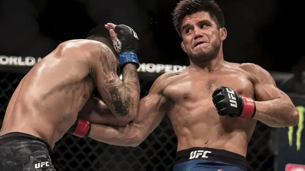 Чемпион UFC в двух весовых категориях вызвал на бой Макгрегора