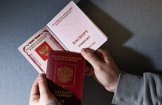 Участились случаи невыпуска россиян за границу из-за ошибок в загранпаспортах