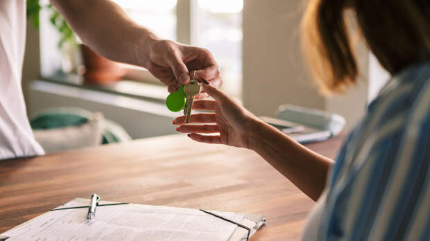 Юрист: долги не всегда приводят к потере жилья