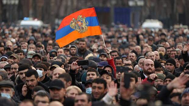 Два митинга в Ереване: Пашинян озвучил условия внеочередных выборов Два митинга в Ереване: Пашинян озвучил условия внеочередных выборов