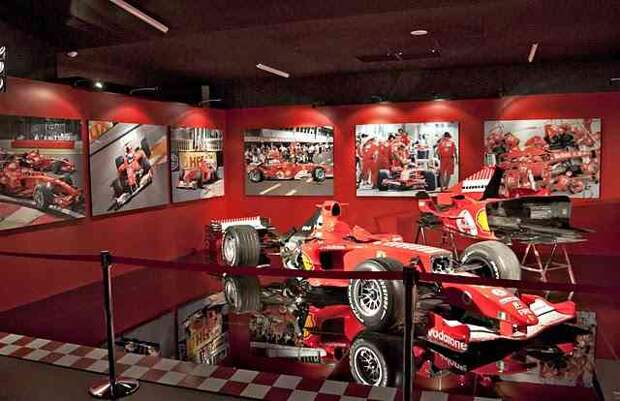 Музей авто истории в турине, италия. (трафик)