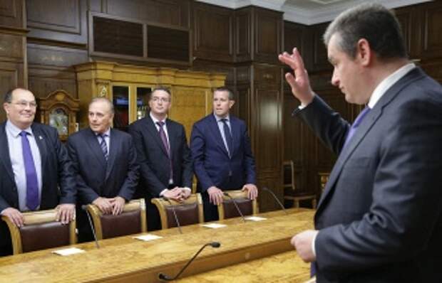 Председатель комитета Госдумы РФ по делам СНГ Леонид Слуцкий (справа на первом плане) на встрече с делегацией французских парламентариев