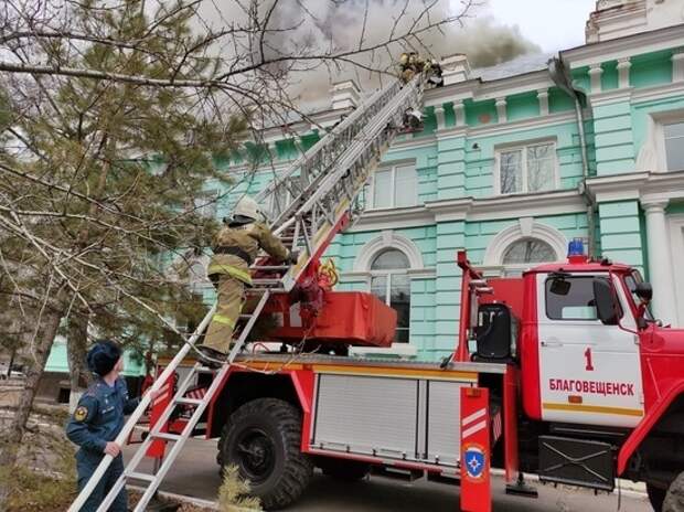 Врачи кардиоцентра в Благовещенске продолжили операцию, несмотря на пожар