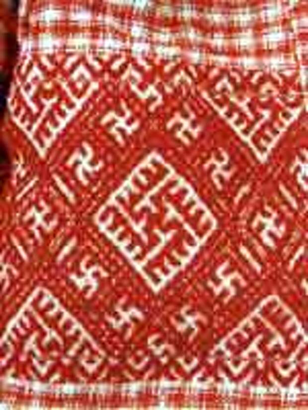 Свастика на фрагменте женской рубахи. Нач. 20 века. Тарногский район