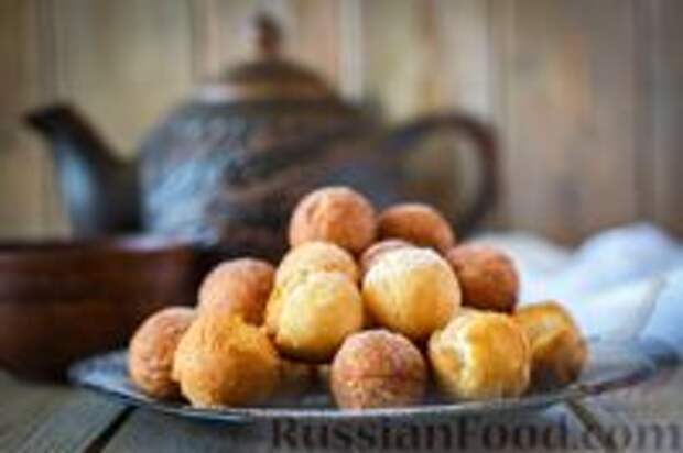 Фото к рецепту: Пончики со сгущёнкой и кокосовой стружкой