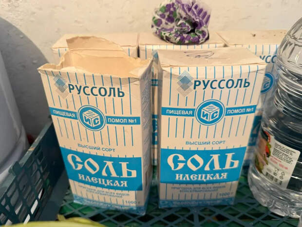 Кидаю щепотку соли в барабан и в холодильник — и забываю про вонь и серые тряпки: 5 трюков проверенных временем