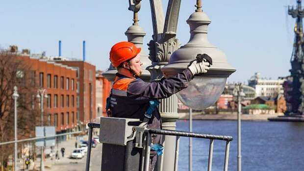 Более 720 тыс. элементов наружного освещения промоют в Москве в рамках весенней уборки