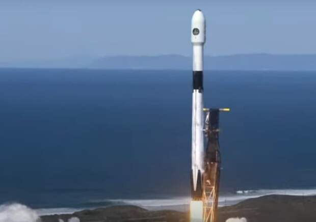 Маск запустил в космос сверхтяжёлую ракету с секретным спутником