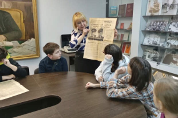 В Ульяновске транспортные полицейские организовали познавательную экскурсию для школьников в рамках Недели космоса