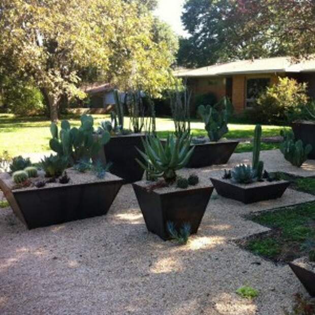 creative-use-large-pots-and-containers-in-garden19-2
