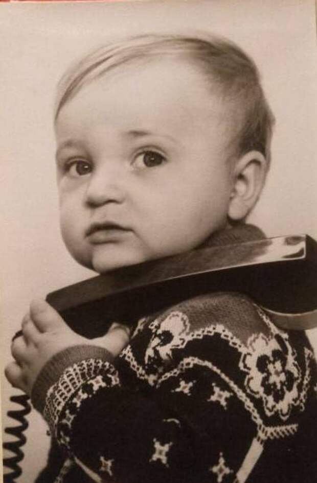 Примерно 1979-80, была фото сессия в фотостудии. Мне тут 2-3 года. Автор «Draga Andry»..jpg Примерно 1979-80, была фото сессия в фотостудии. Мне тут 2-3 года. Автор «Draga Andry»..jpg