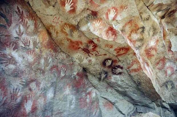 Наскальные рисунки, которых больше нет нигде в мире: пещера рук в Аргентине 