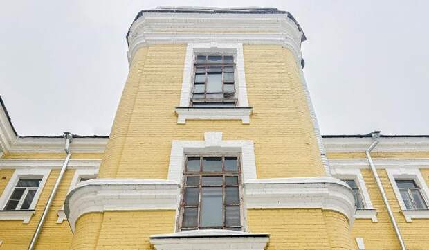 Фасады восьми домов с ризалитами отреставрировали в Москве