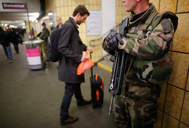 Военный патруль в парижском метро