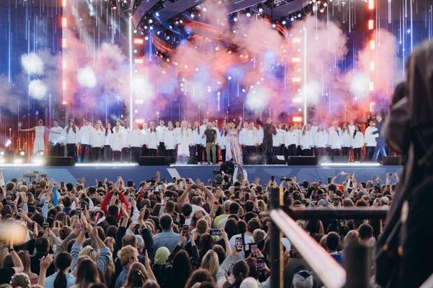 Более 150 тысяч человек посетили фестиваль в честь Дня России в Санкт-Петербурге