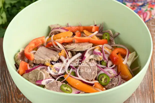 Из вареного мяса готовлю вкусные закуски (два разных варианта приготовления)