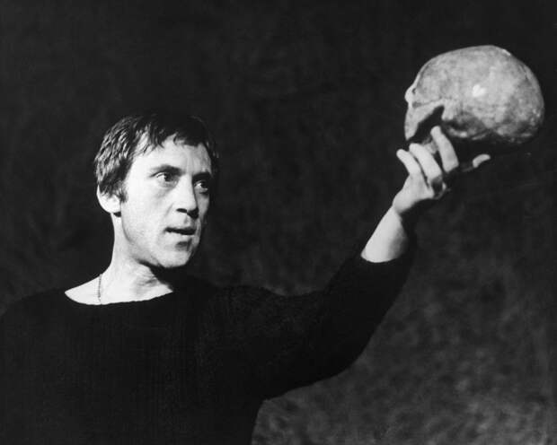 "Гамлет": история шекспировской трагедии в кино и на театральных подмостках