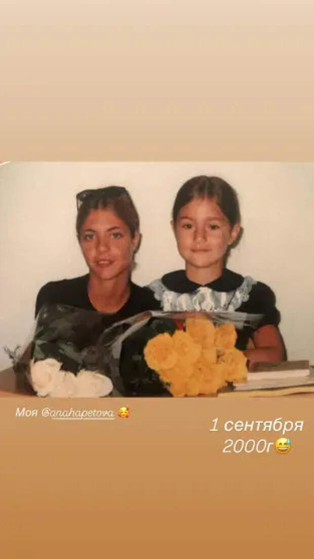 Анастасия Шубская (справа) в детстве с сестрой Анной