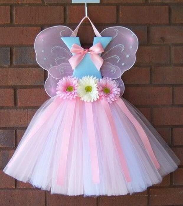 Tutu Hairbow Holders for your Prima Ballerina —wish my girls were still little and wearing hair bows... Too cute: 