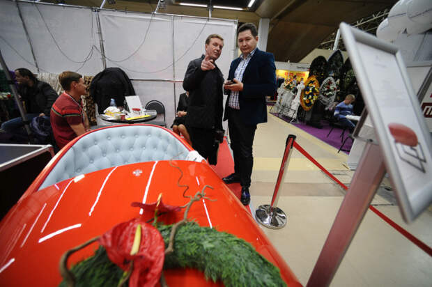 Выставка похоронной моды в Москве (50 фото)