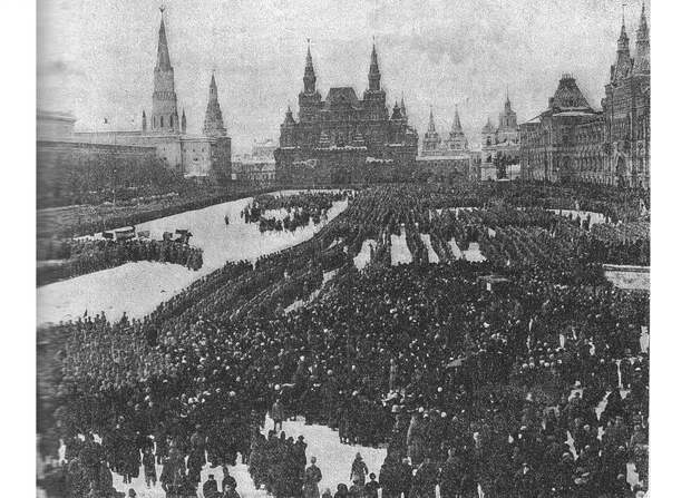 Парад войск 4 (17) марта 1917 года на Красной площади