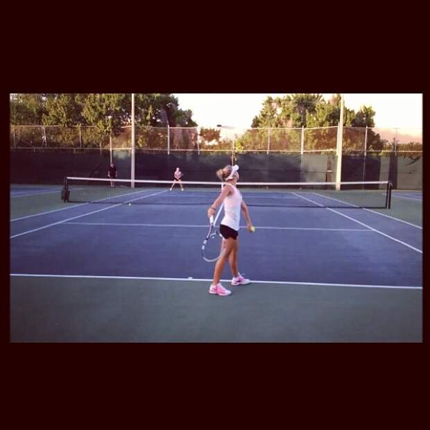 Саша Жулина занимается большим теннисом