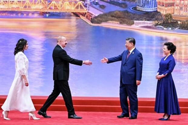 Алиев приехал в Китай проситься в ШОС