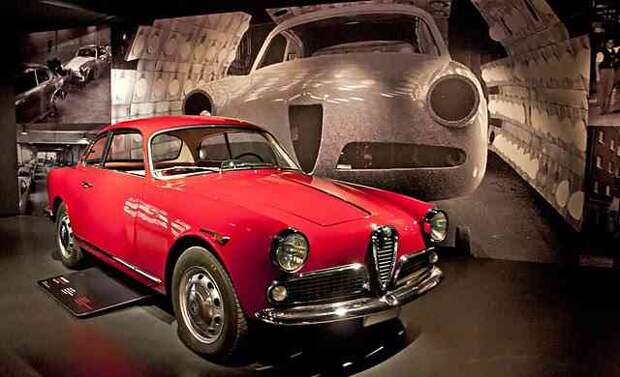 Музей авто истории в турине, италия. (трафик)