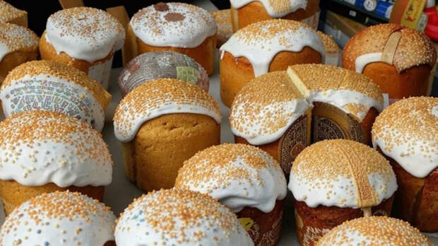 Священник рассказал, что делать с остатками освященных куличей и яиц после Пасхи