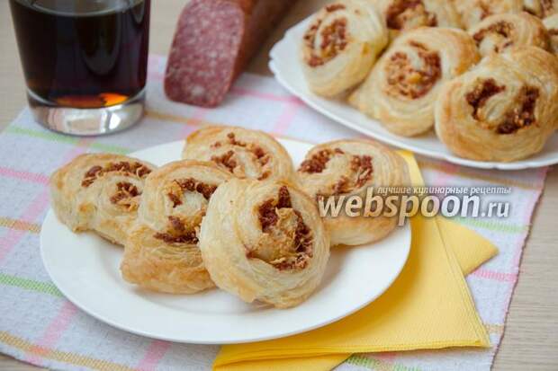 Фото Закусочные спиральки с Пармезаном и салями