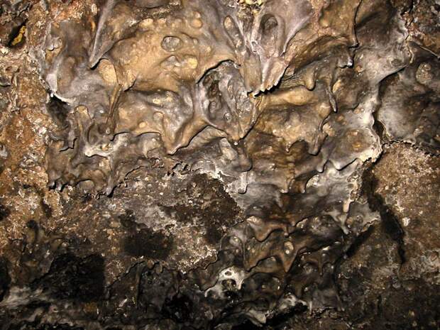 7. Сосульки застывшей лавы в пещере Мушпот в Калифорнии, США. (Walter Siegmund) 12 удивительных лавовых труб в мире, лава, туннель