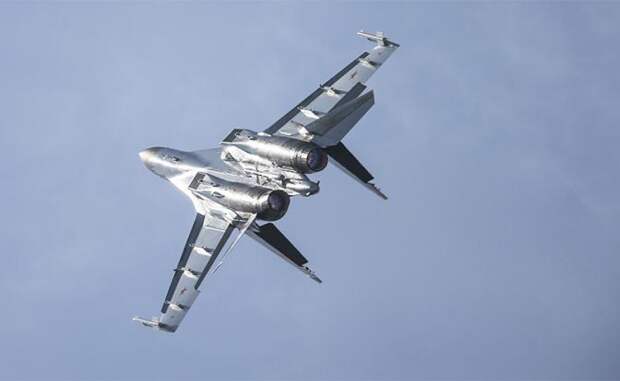 На фото: российский многоцелевой сверхманевренный истребитель Су-35