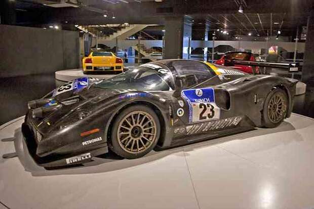 Музей авто истории в турине, италия. (трафик)