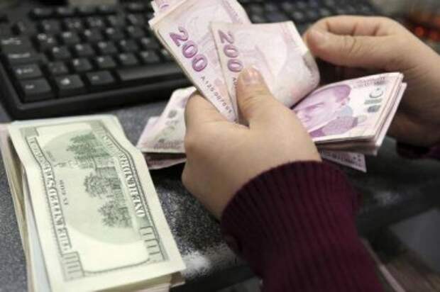 Среди россиян заметен резкий рост спроса на валюту — ЦБ