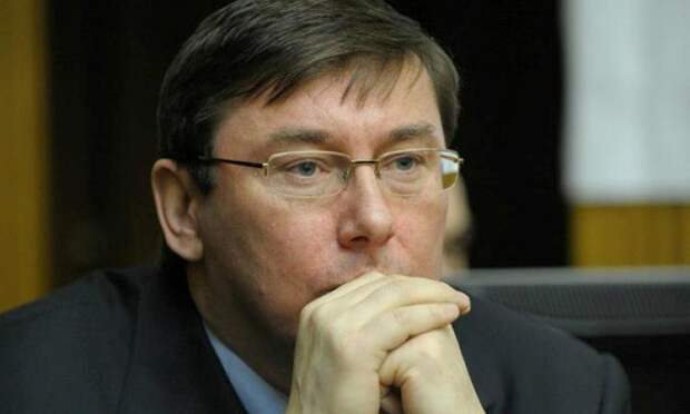 Луценко обвинил Яценюка в «отсутствии реформ и взяточничестве в министерствах»