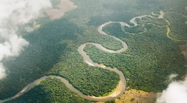 Конго Знаете, как местные племена зовут Конго? Сердце тьмы, вот как. Она практически невозможна для навигации из-за своего дикого по силе течения и невероятной для реки глубины, достигающей в некоторых местах 220 метров.