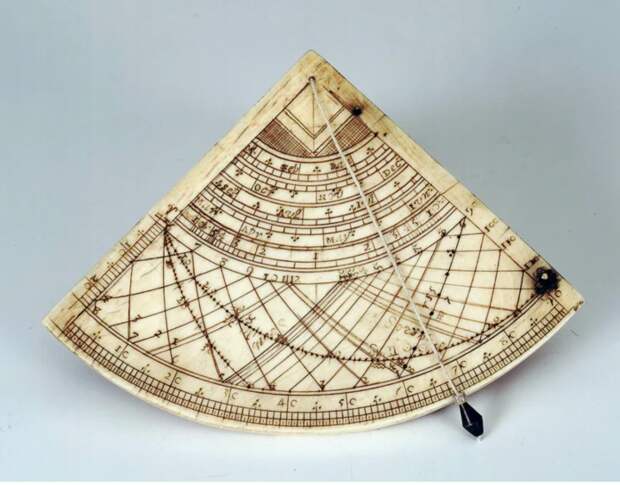 Древний квадрант /Фото:kvadrant-instrument.itmonopoly.ru Древний квадрант /Фото:kvadrant-instrument.itmonopoly.ru